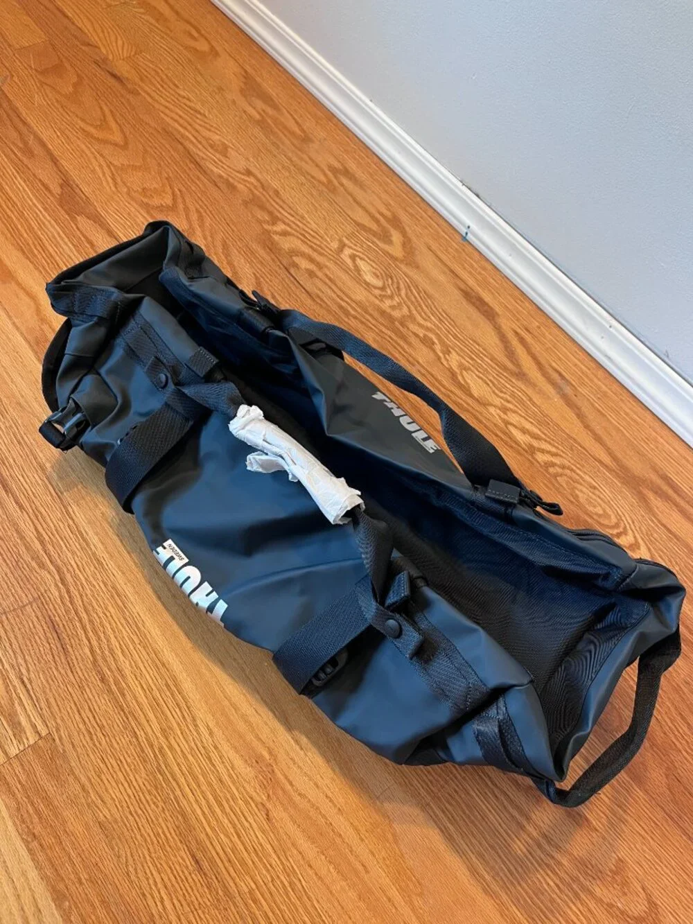 BRAND NEW Thule Chasm 40L Duffel Bag / Backpack / Black